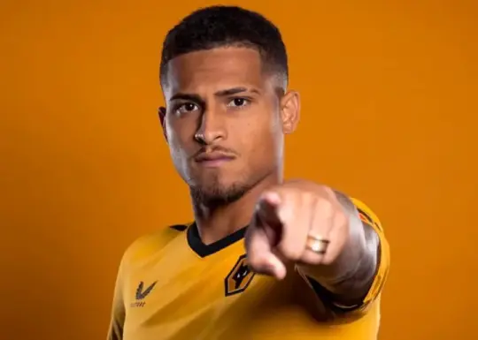 Man United Consider Gomes for Midfield Role